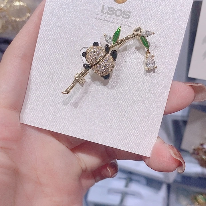 锆石铜合金小熊猫胸针
