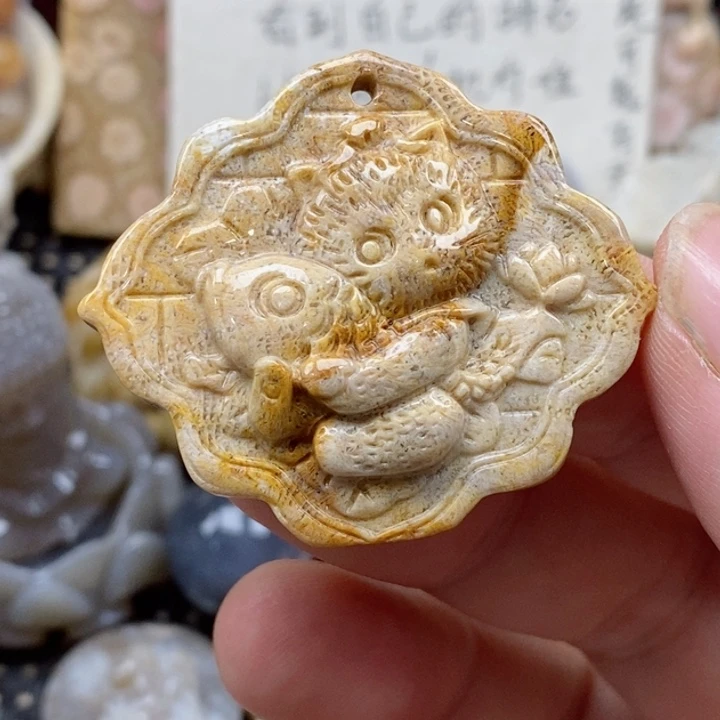 颈饰未镶嵌硅化珊瑚（珊瑚玉）小