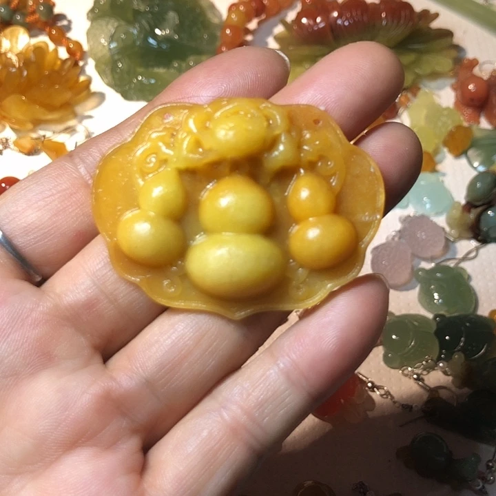 蛇纹石玉未镶嵌挂件