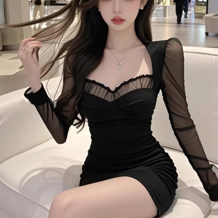 法式轻奢性感纯欲风气质黑色炸街连衣裙2024秋季新款御姐显瘦短裙