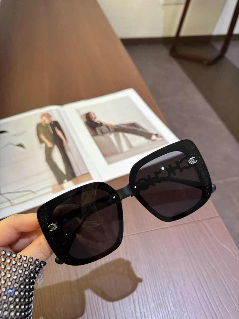 9916新款山茶花爆闪偏光太阳镜防紫外线时尚街拍方圆脸专属显脸小