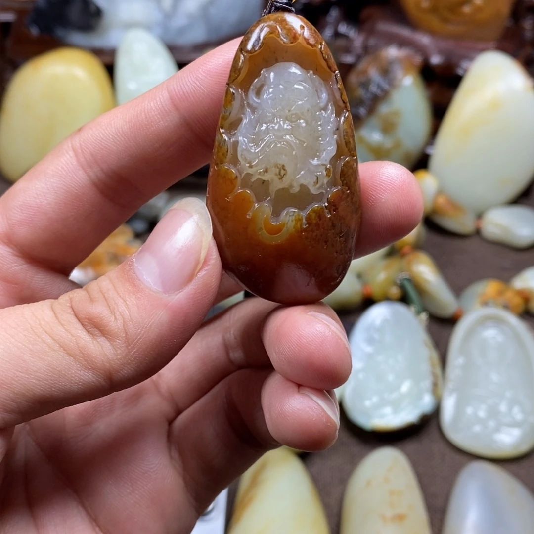 和田玉未镶嵌把件