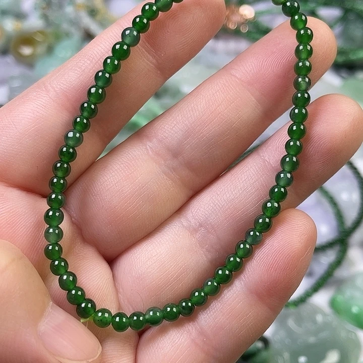 魏***莱翡翠未镶嵌颈饰珠串