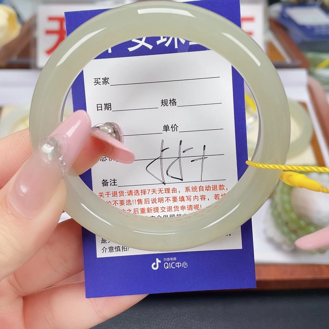 和田玉未镶嵌手镯