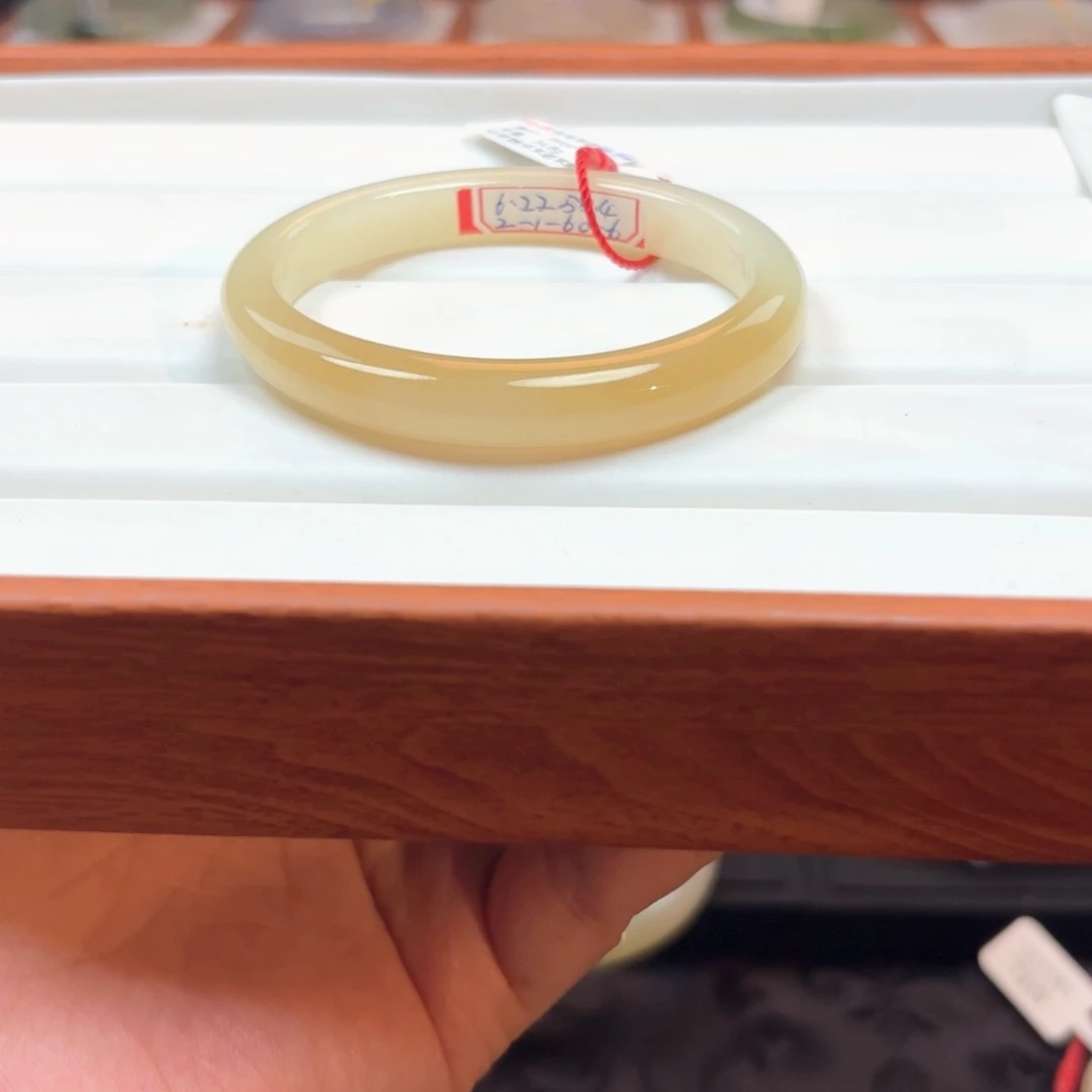 和田玉手镯未镶嵌糖白贵妃54