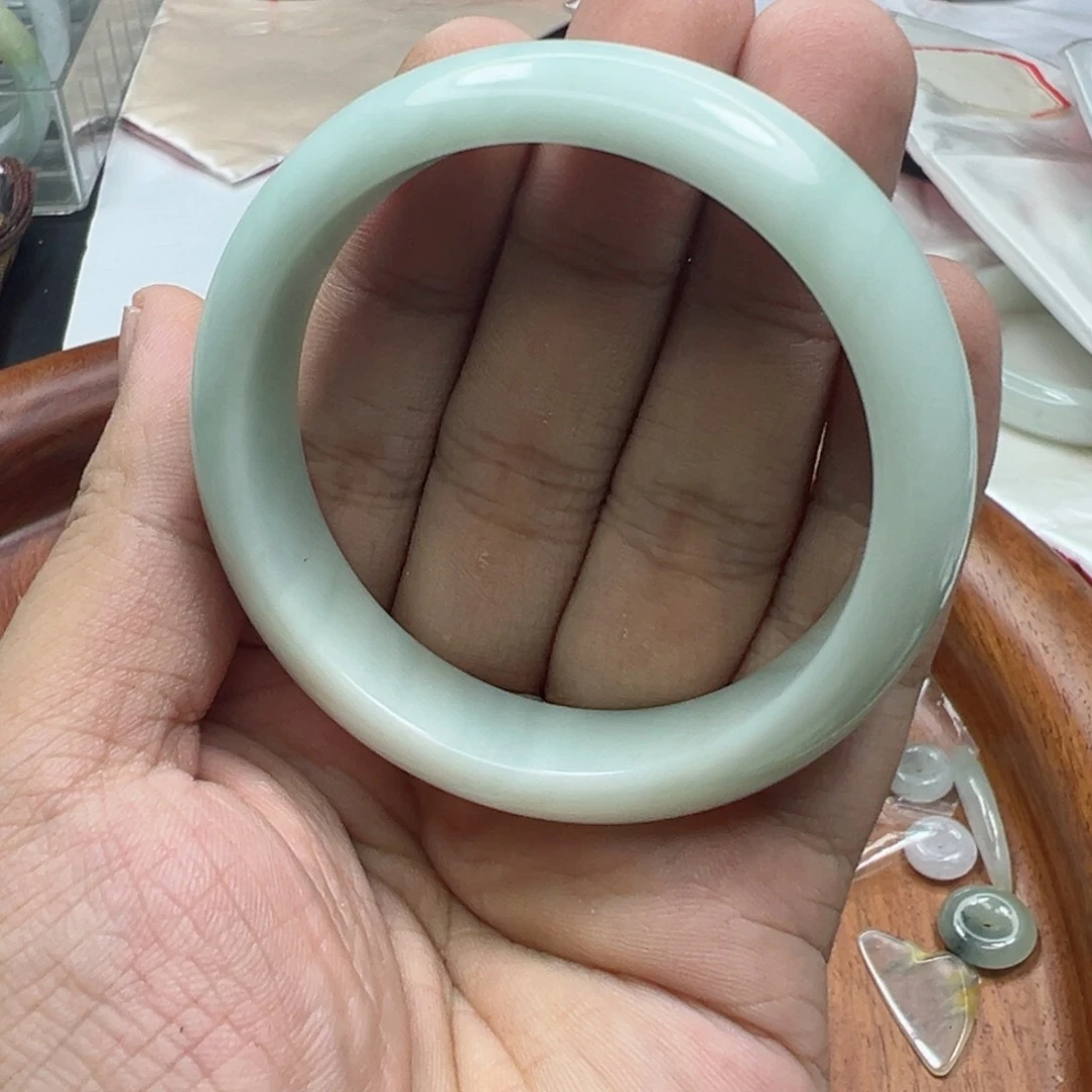未镶嵌手镯翡翠52淡果绿