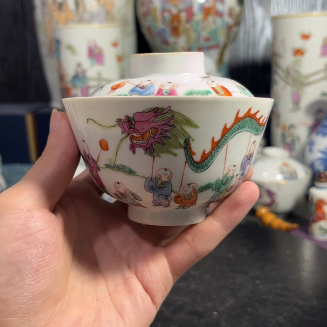 粉彩百子龙灯盖碗