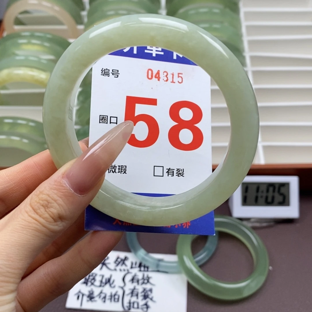 蛇纹石玉未镶嵌手镯