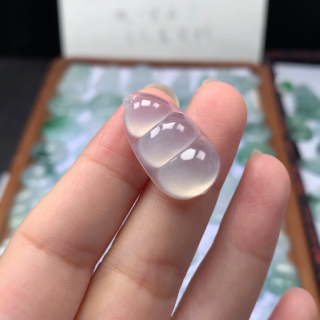 颈饰未镶嵌翡翠冰种福豆