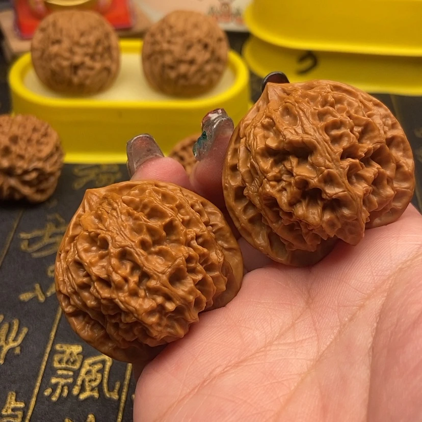 【闪购商品】文玩核桃把件西**狼苹果