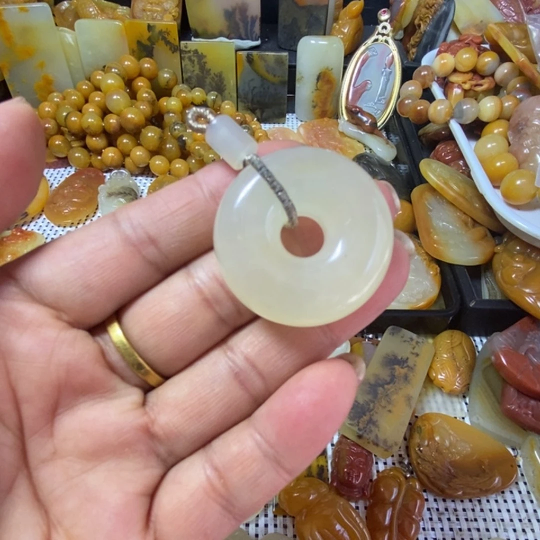 石英质玉（黄龙玉）合金吊坠