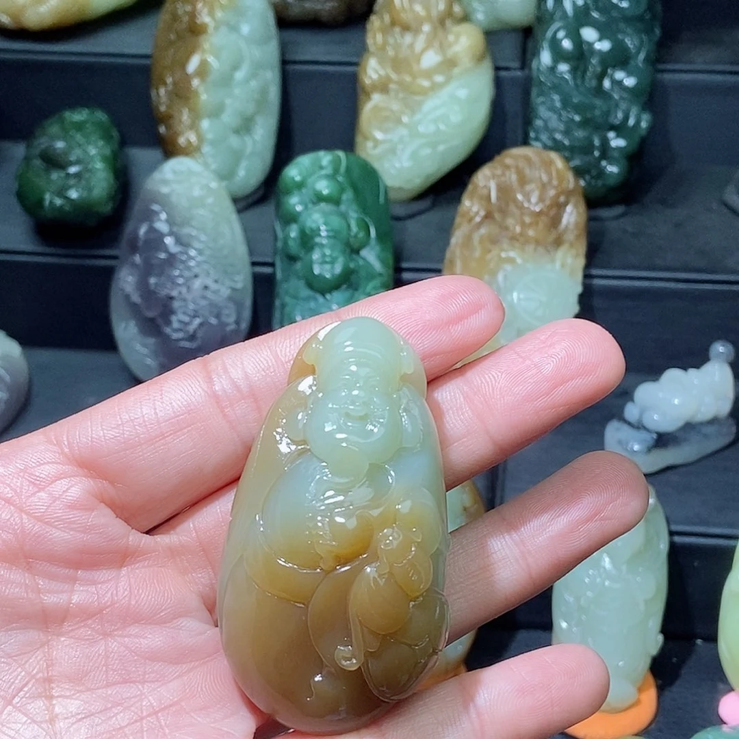 和田玉颈饰未镶嵌金*堂