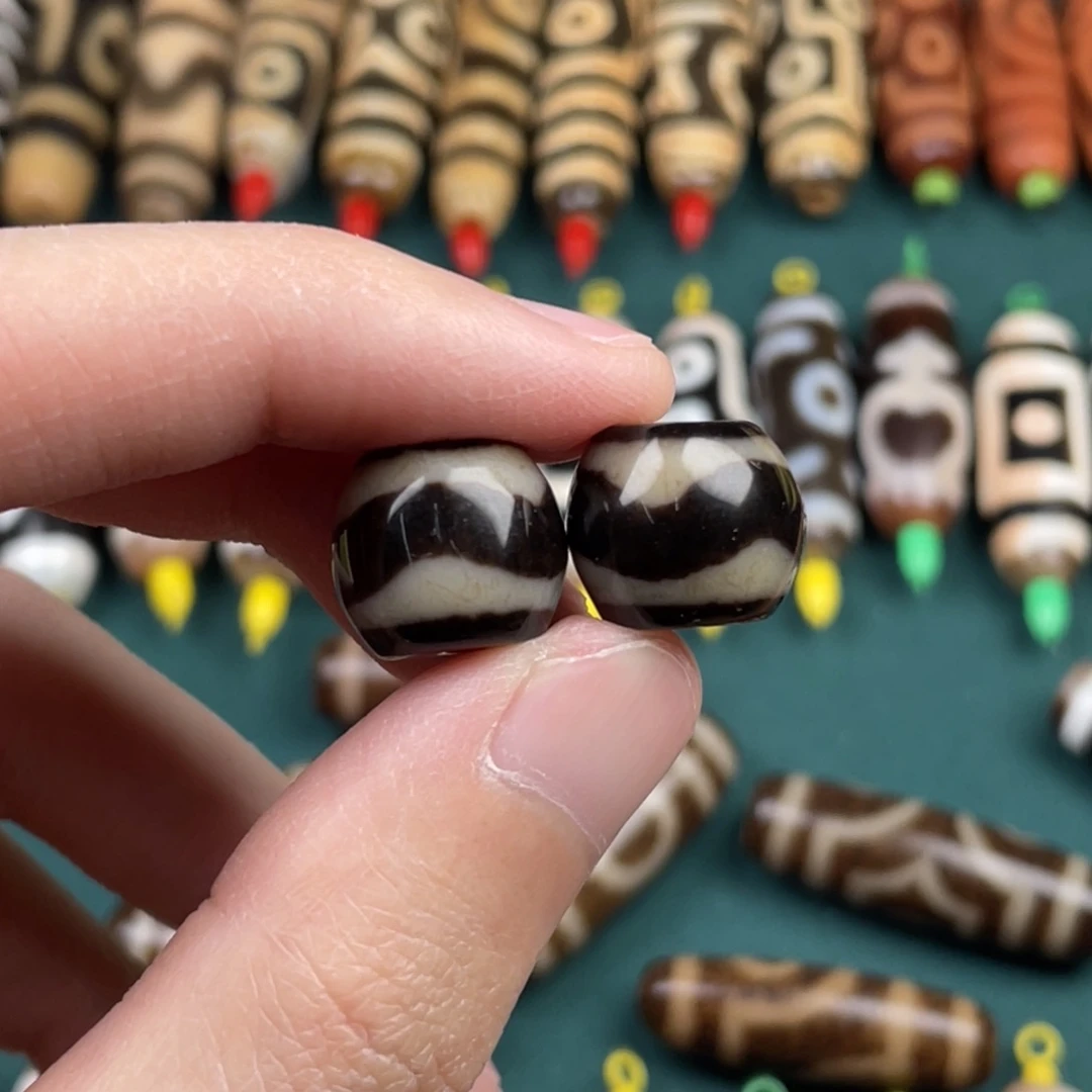 玛瑙/玉髓裸珠12mm 曲贡牙2粒