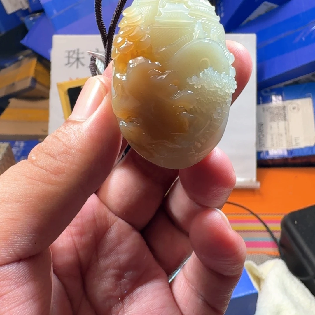 颈饰未镶嵌和田玉（糖玉）