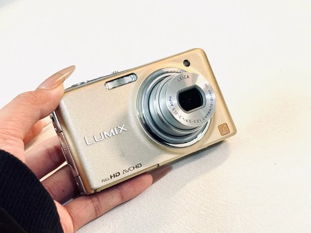 95新 Panasonic/松下 松下fx77 大屏拍摄可触屏复古数码相机ccd