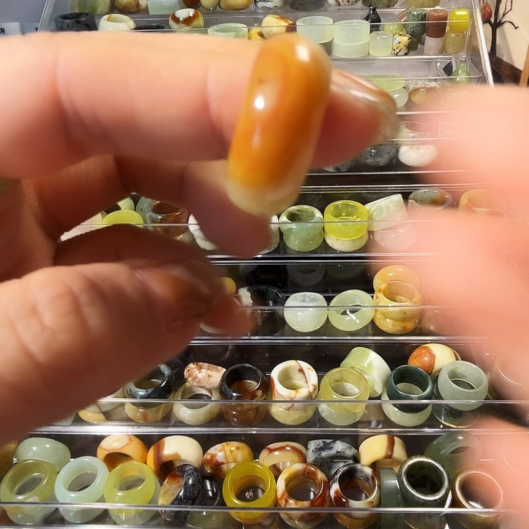 蛇纹石玉未镶嵌戒指