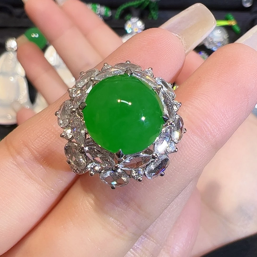 翡翠戒指18K金镶嵌蛋面