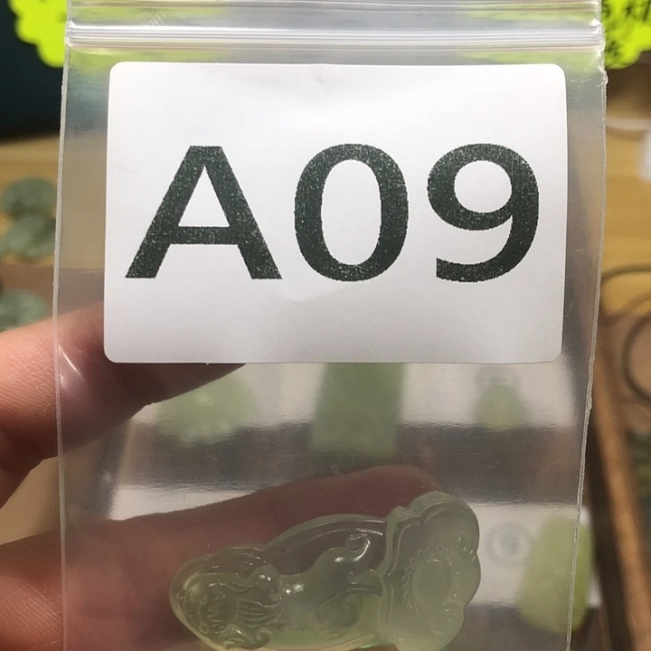 蛇纹石玉未镶嵌吊坠