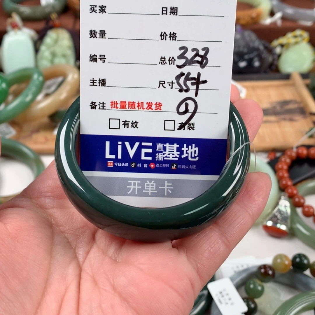 和田玉手镯未镶嵌利*利