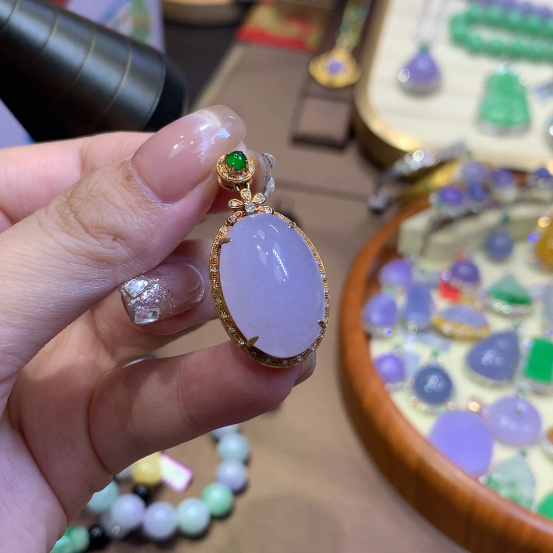 翡翠18K金镶嵌颈饰