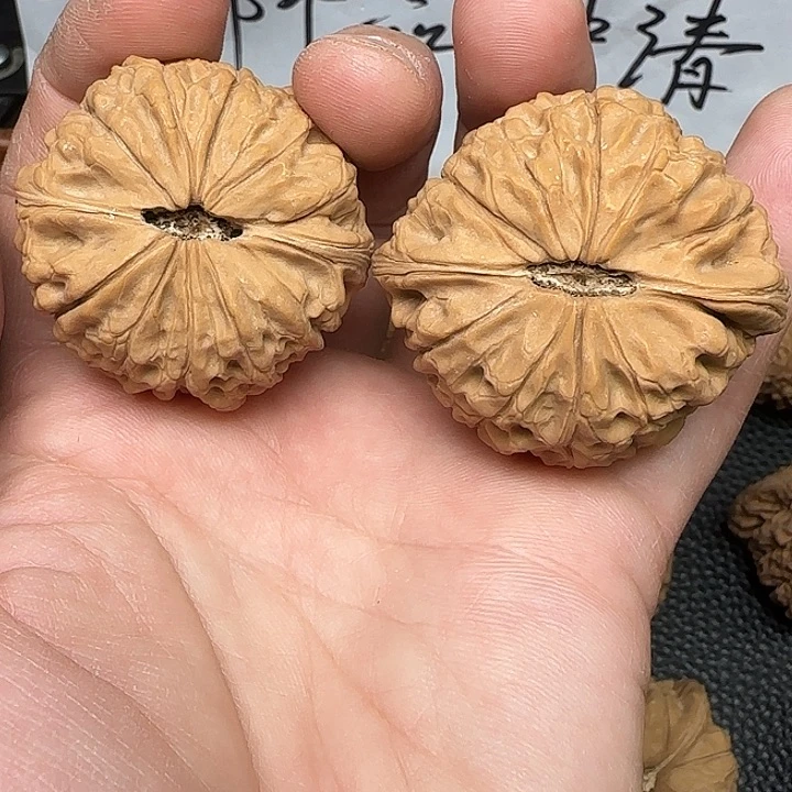 文玩核桃吊坠101号四八尺大团圆，七门有修差尺