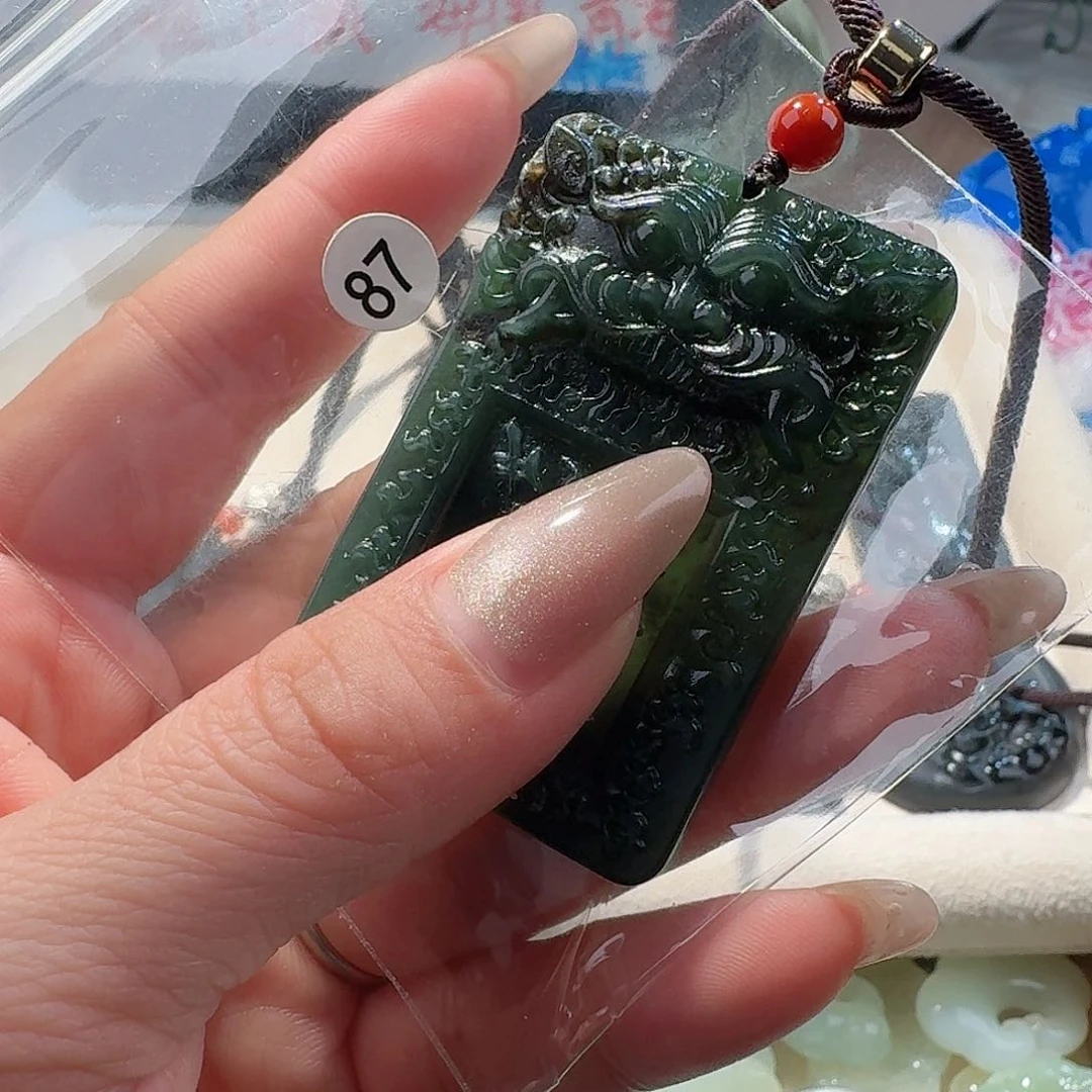 蛇纹石玉颈饰合金不退不换