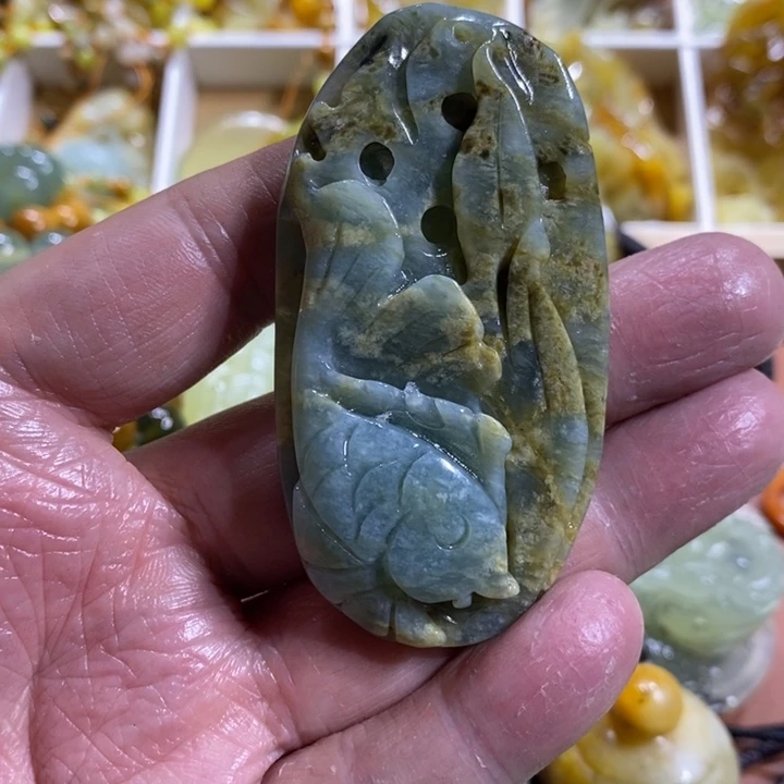 蛇纹石玉颈饰未镶嵌