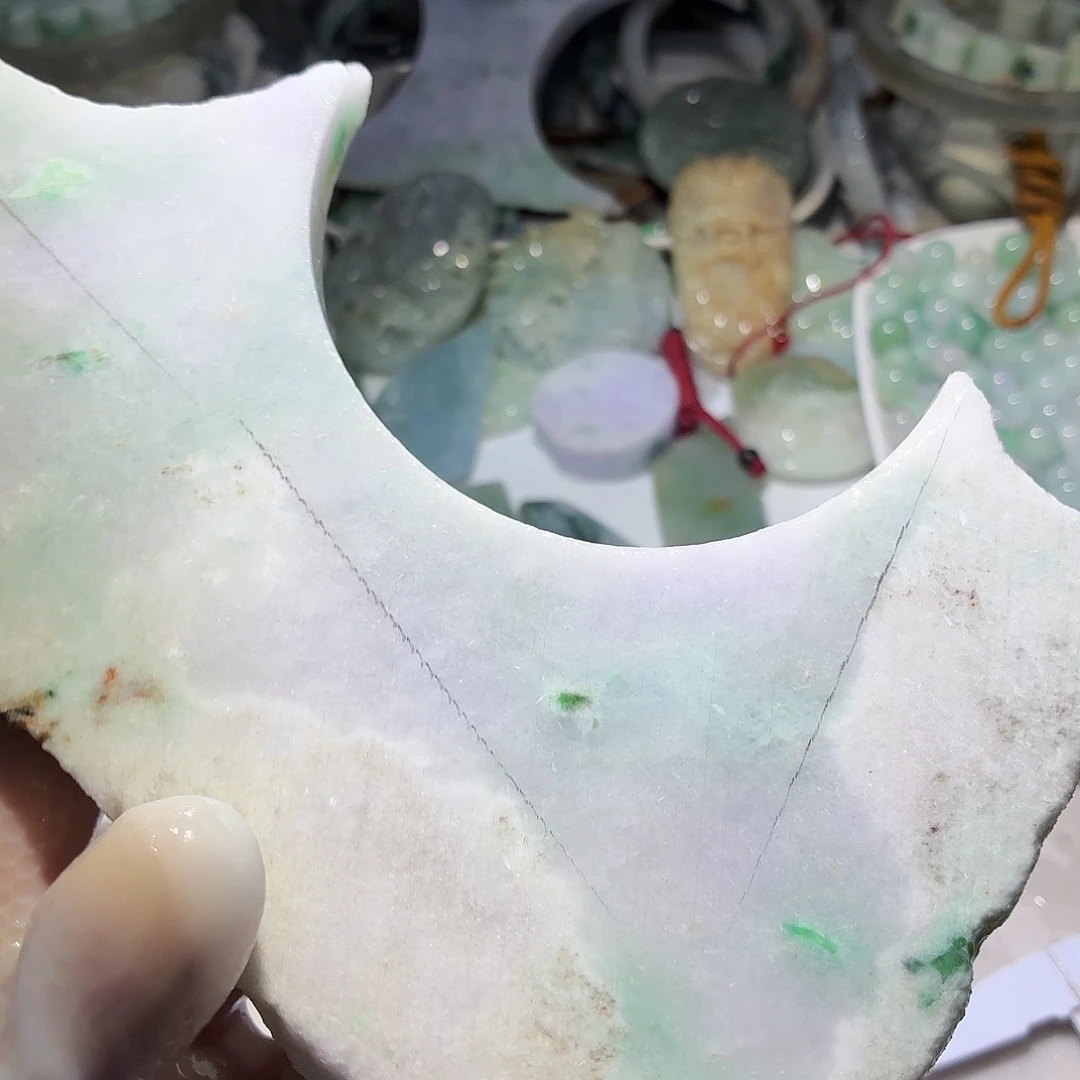 翡翠未镶嵌颈饰边角料