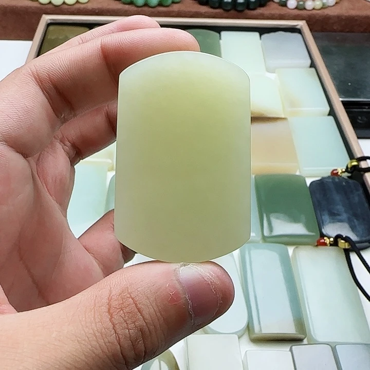 不***根颈饰未镶嵌和田玉