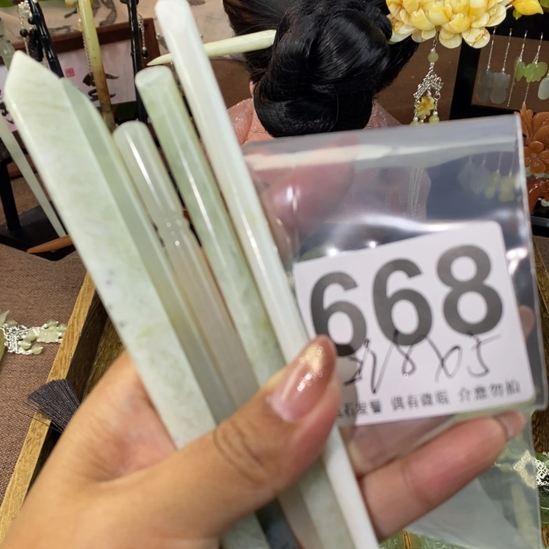 蛇纹石玉发饰未镶嵌上****人