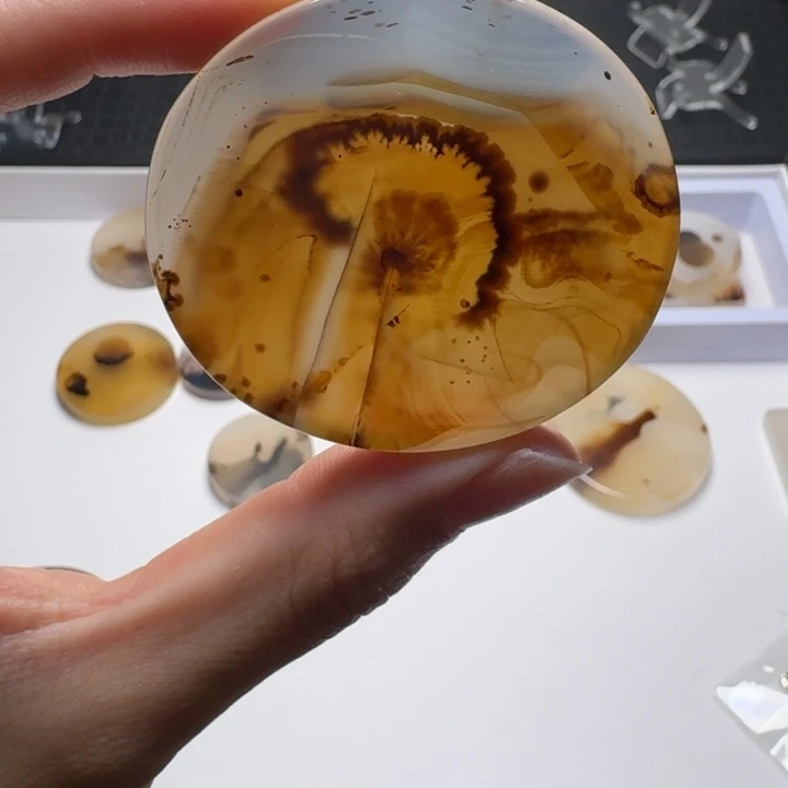 玛瑙/玉髓未镶嵌珠宝奇石