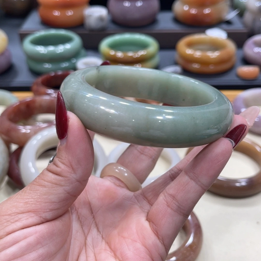 未镶嵌手镯石英岩玉