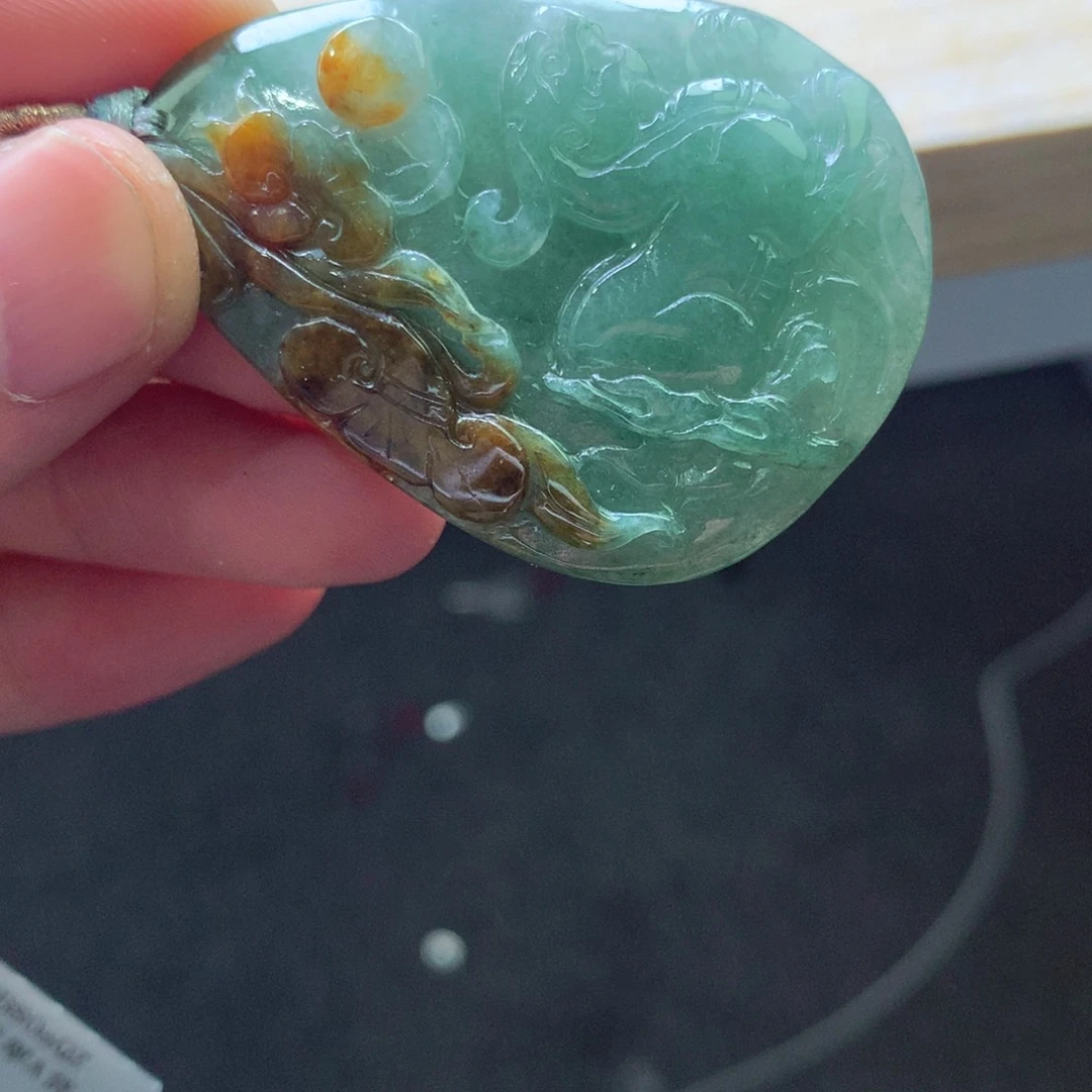 翡翠颈饰未镶嵌吊坠