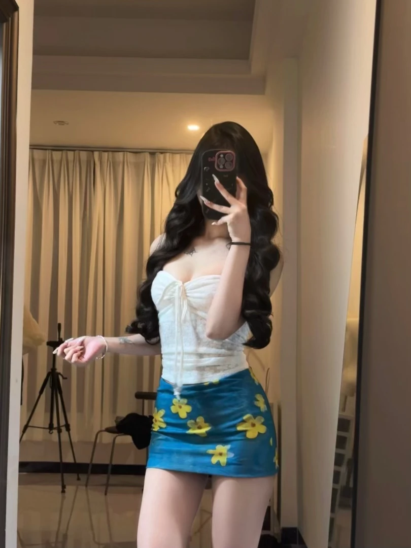 乖乖爱吃辣o｜海盐味～甜辣妹白色抹胸短袖黄色短上衣包臀裙套装