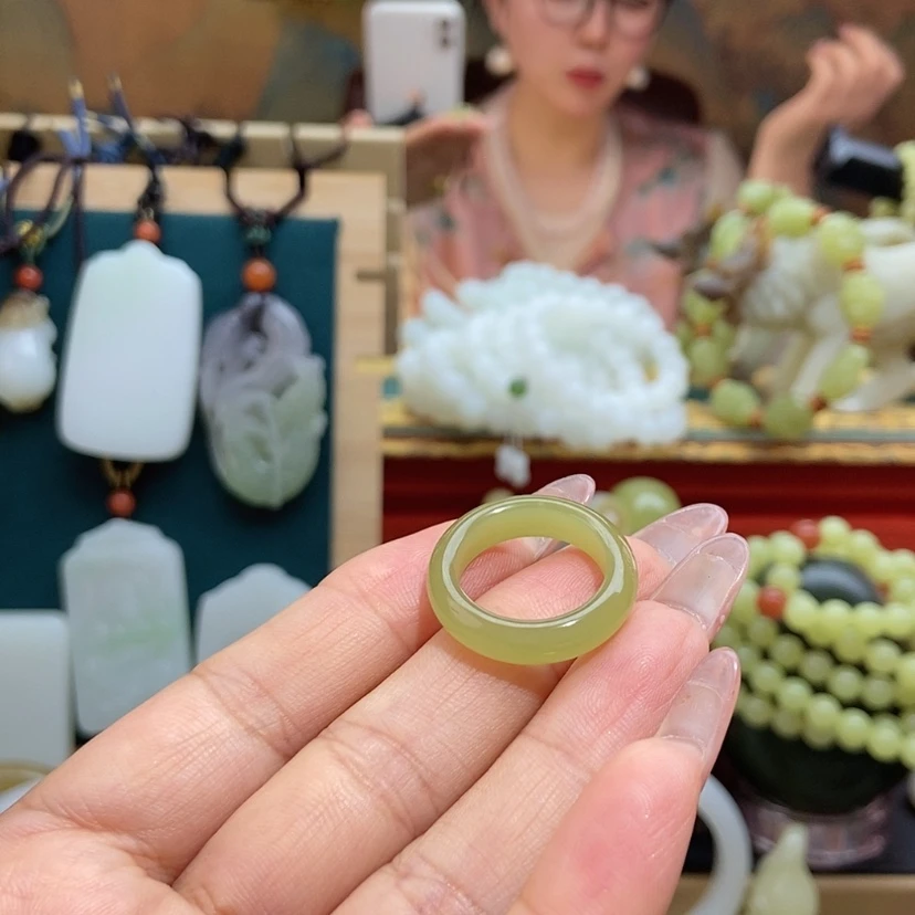 【闪购商品】未镶嵌戒指和田玉墨*_