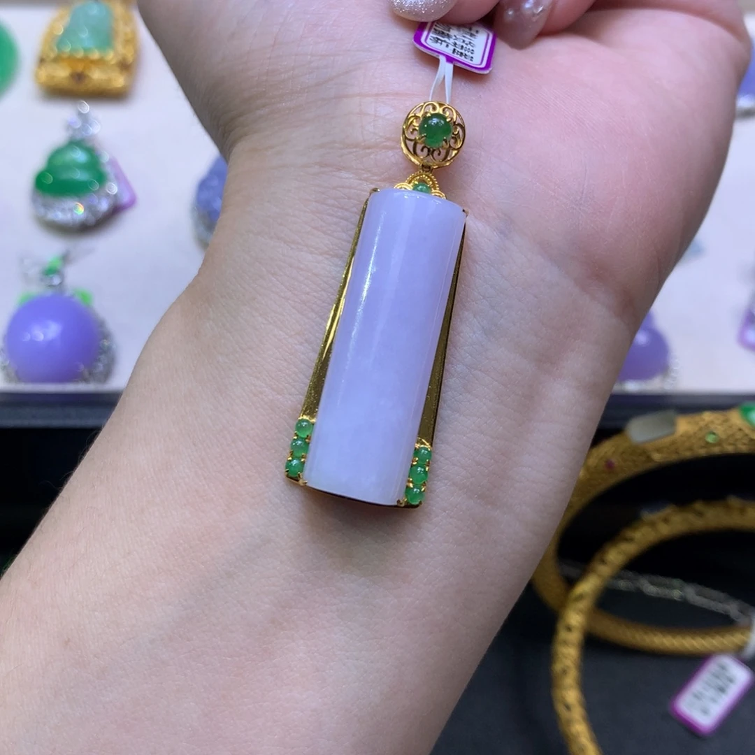 翡翠18K金镶嵌颈饰