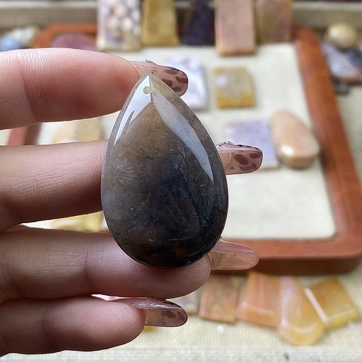 硅化珊瑚（珊瑚玉）未镶嵌颈饰