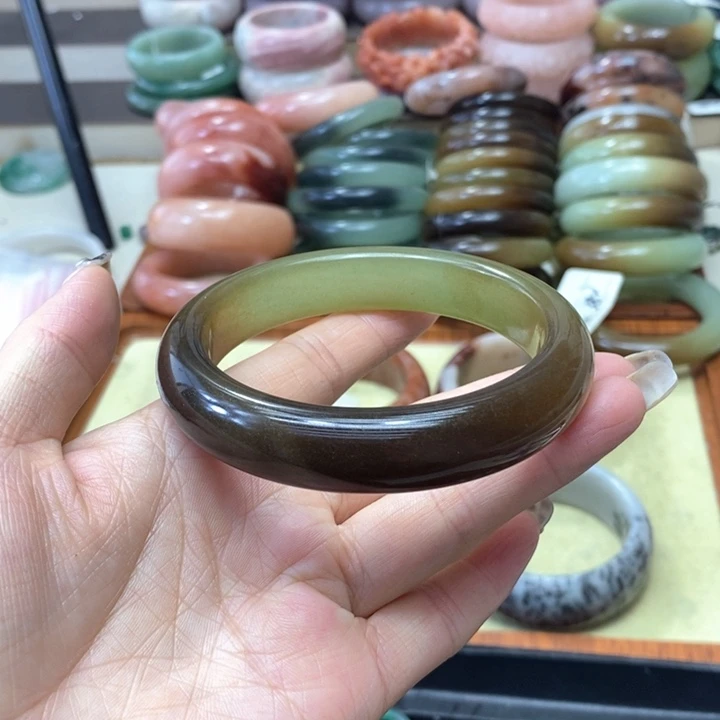 未镶嵌手镯石英质玉