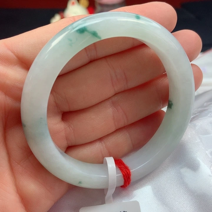 翡翠手镯未镶嵌54强推