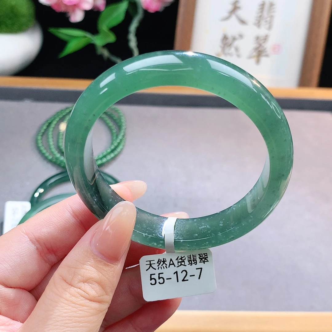 未镶嵌手镯（圆镯）翡翠