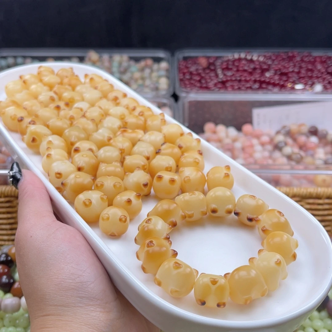 白玉菩提吊坠q17mm6颗。柯基屁屁