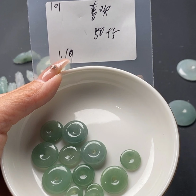 【闪购商品】翡翠颈饰未镶嵌喜****人