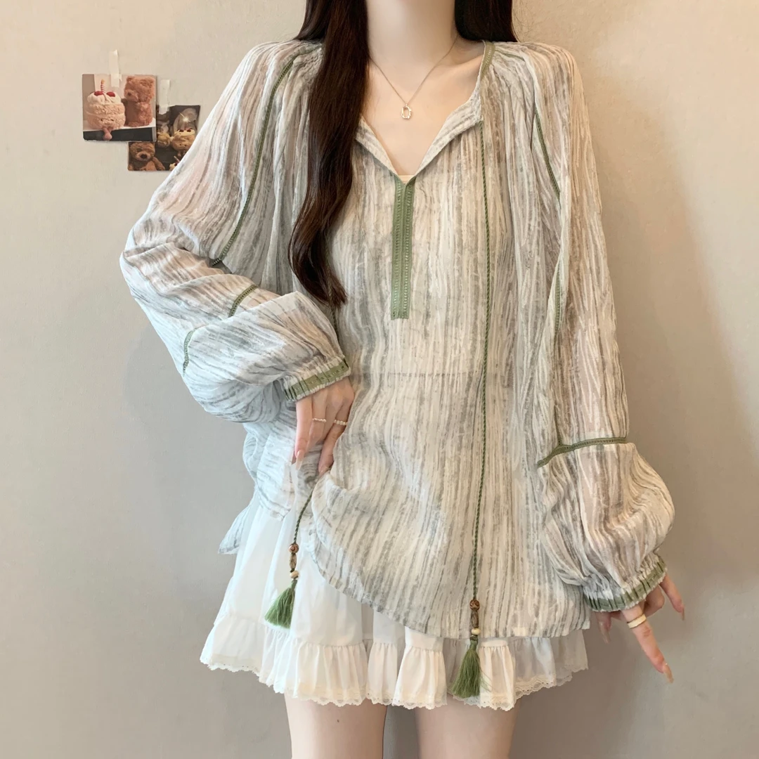 法式绝美小上衣宽松慵懒风设计感洋气大码减龄条纹撞色系带衬衫女