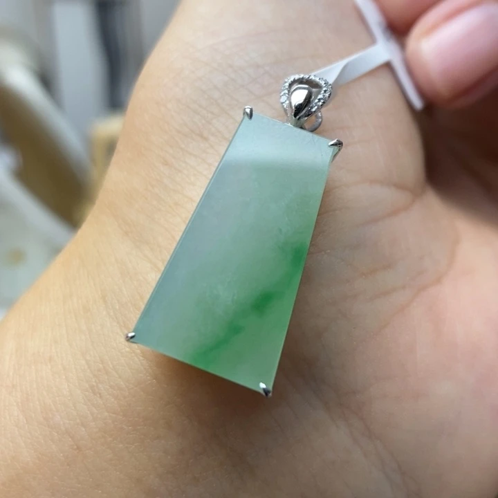 【闪购商品】颈饰18K金镶嵌翡翠57