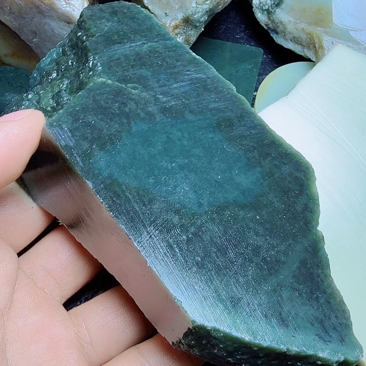 未镶嵌和田玉（糖玉）珠宝奇石