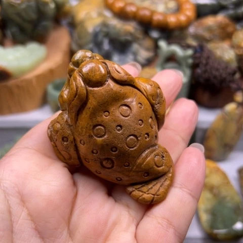 未镶嵌岫岩河磨玉（透闪石质玉）把件