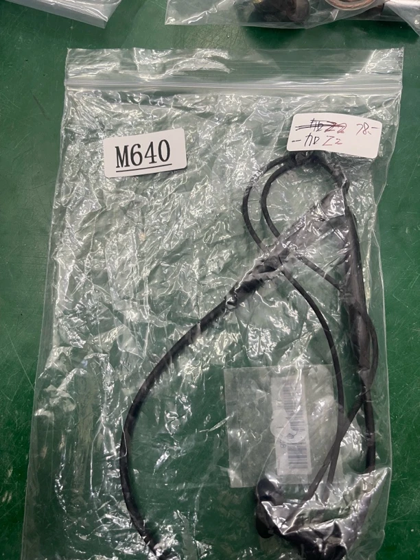 9新  捡漏 颈挂式一加蓝牙耳机 编号m640