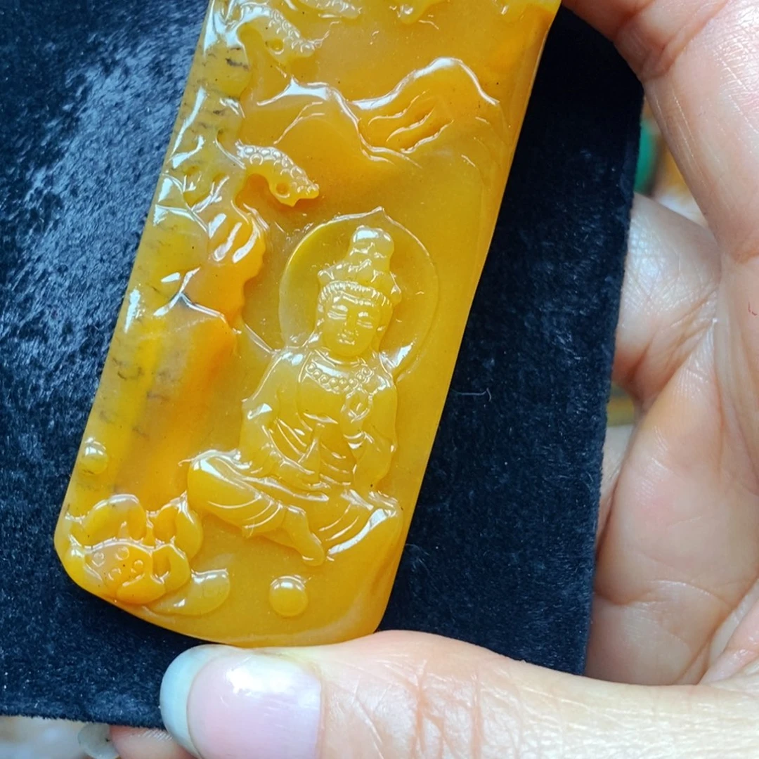 未镶嵌石英质玉（黄龙玉）颈饰