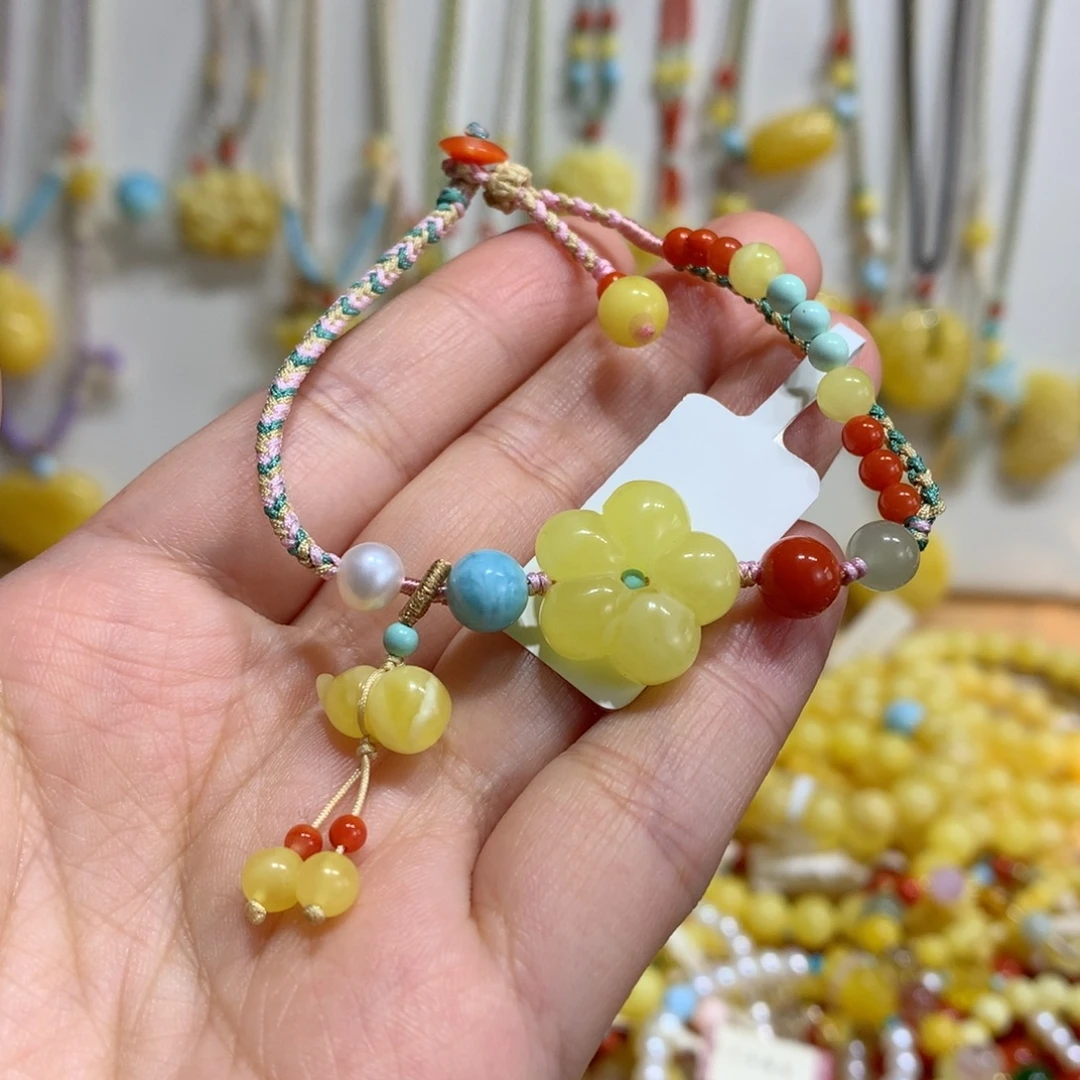 蜜蜡未镶嵌颈饰花