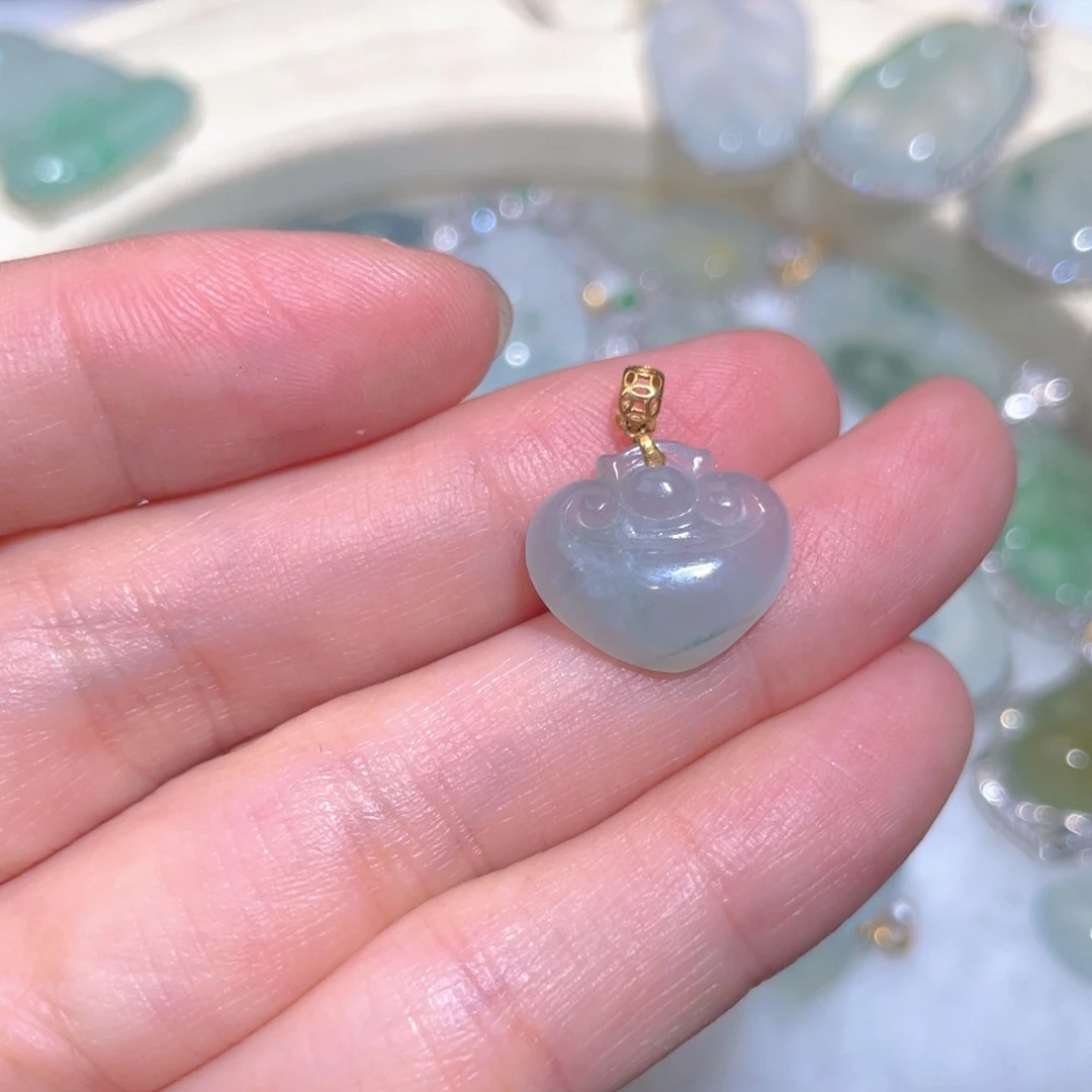 翡翠颈饰18K金镶嵌翡翠